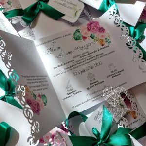 Invitație perforată manual multicolour cu etichetă