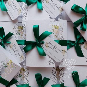 Invitație perforată manual green world cu etichetă